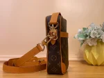 Louis Vuitton Danube復古小牛皮斜背包 | 褪色Monogram印花 可拆式金屬吊牌：圖片 3