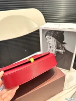 半月形小牛皮單肩包 | CASSANDRE鉸鏈閉合翻蓋設計：圖片 9