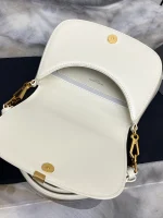 SAINT LAURENT BOX小牛皮CASSANDRE標誌頂部手柄手袋：圖片 8