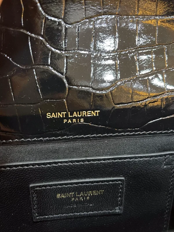 SAINT LAURENT KATE 鱷魚壓紋絨球寶石手袋：圖片 5