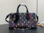 LV x TM OnTheGo East West Chain 彩虹Monogram塗層帆布包包：圖片 2
