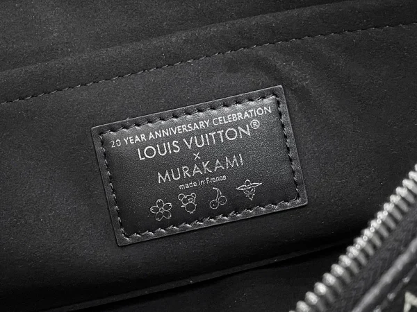 LV x TM OnTheGo East West Chain 彩虹Monogram塗層帆布包包：圖片 12
