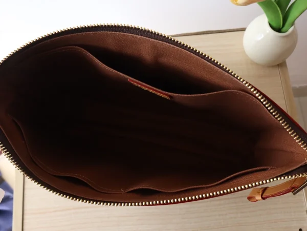LV Pochette Voyage Souple 手拿包 - Monogram帆布旅行收納系列：圖片 11