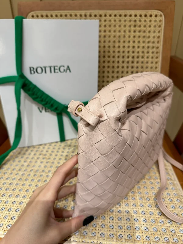 BottegaVeneta迷你Intrecciato編織蓮花粉斜挎包：圖片 4