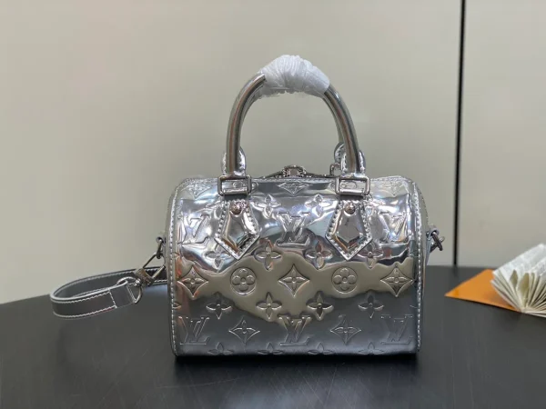 LV Ski系列 Speedy Bandoulière 20包包 - Monogram Miroir閃耀復古未來風：圖片 4