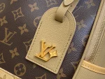 LV Outdoor Backpack 壓花麂皮細節粒面皮革雙肩包：圖片 7
