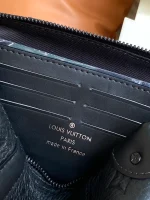 路易威登Soft Trunk Monogram壓花皮革斜挎錢包：圖片 10