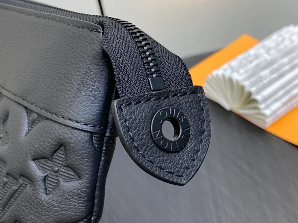 LV Pochette Voyage Souple 手拿包 | Monogram Shadow 小牛皮 旅行收納包：圖片 5
