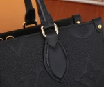 Louis Vuitton OnTheGo East West 黑色壓花粒面牛皮手挽袋：圖片 7