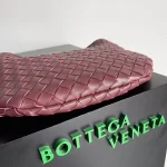 BottegaVenetaIntrecciato編織酒紅小號手袋：圖片 7