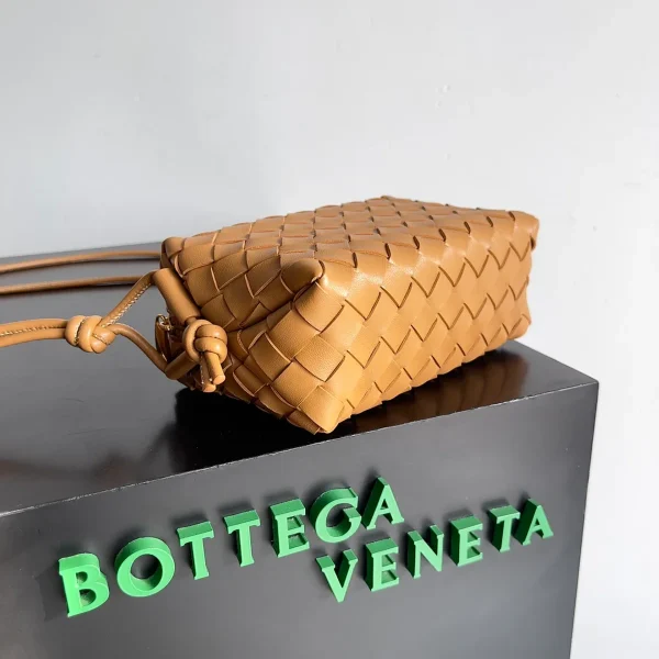 BottegaVeneta駝色Intrecciato編織牛皮革迷你斜挎包：圖片 3