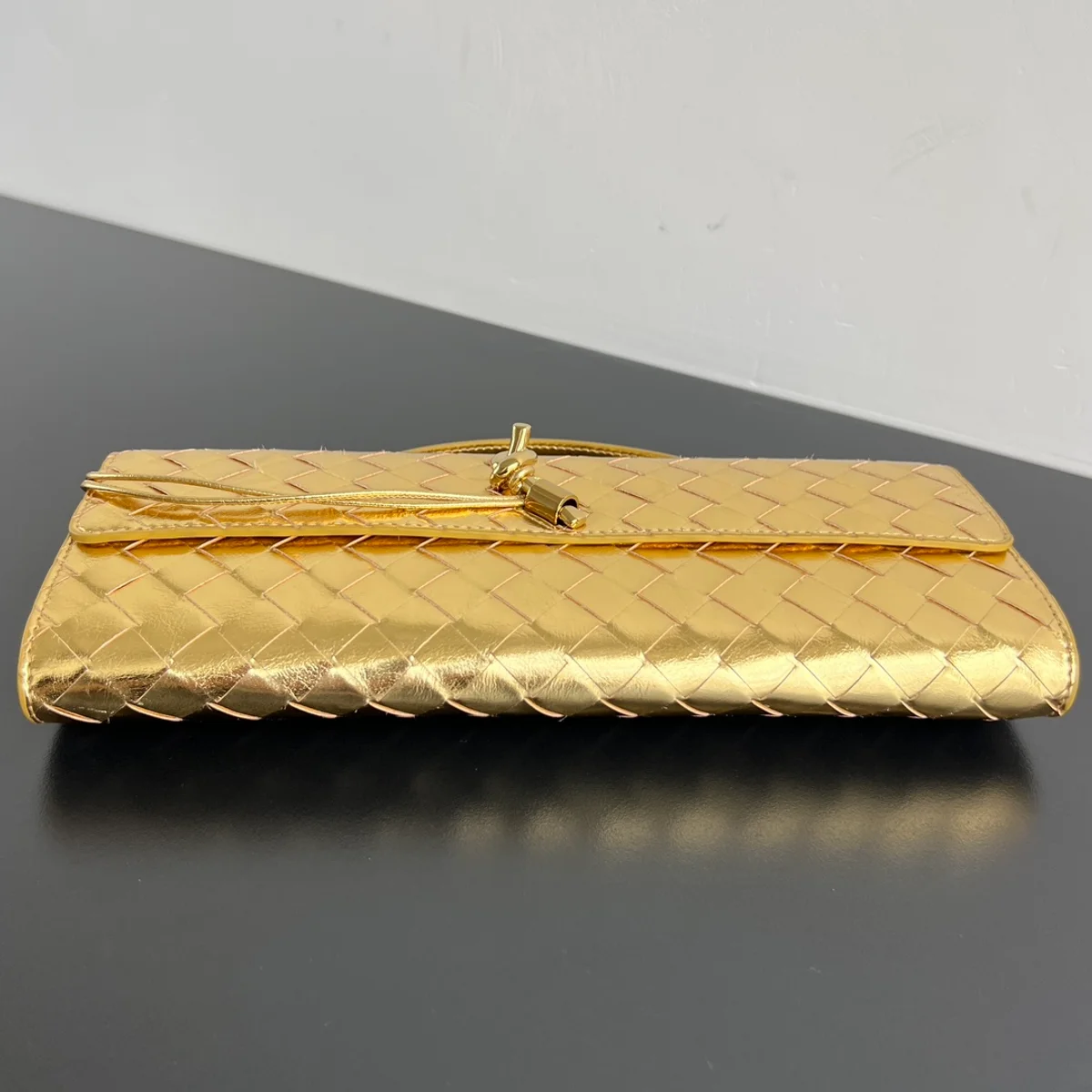 Intrecciato編織金色羊皮革霧面鏡面手提包 7 Intrecciato編織金色羊皮革霧面鏡面手提包