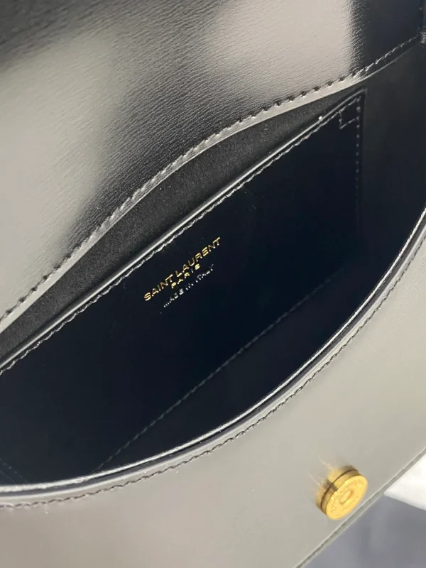 SAINT LAURENT BOX小牛皮CASSANDRE頂柄手袋：圖片 9