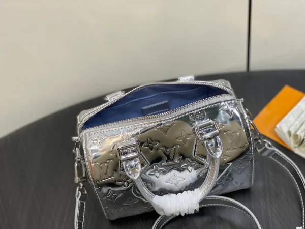LV Ski系列 Speedy Bandoulière 20包包 - Monogram Miroir閃耀復古未來風：圖片 11