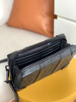 路易威登Soft Trunk Monogram壓花皮革斜挎錢包：圖片 9