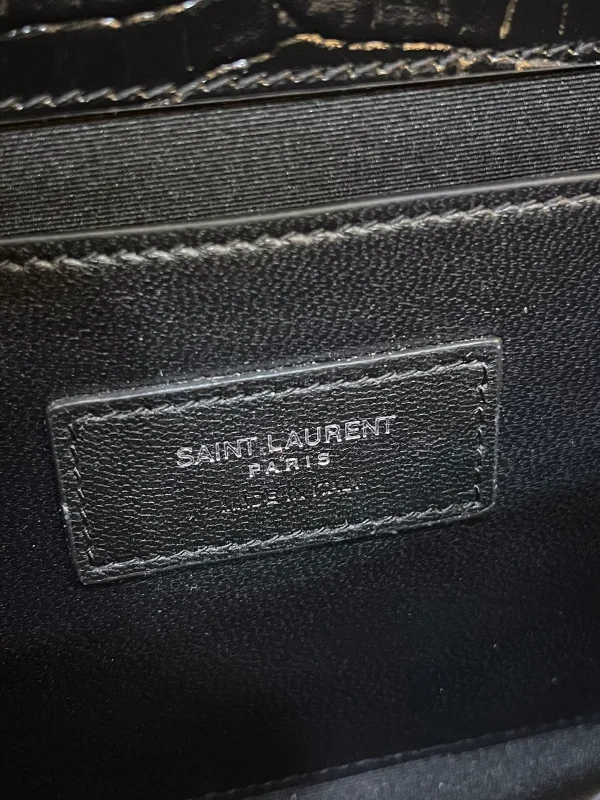 SAINT LAURENT KATE 鱷魚壓紋絨球寶石手袋：圖片 9