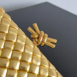 Intreccio編織褶皺層壓皮革晚裝包：圖片 5