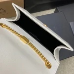 KATE雋永粒面壓紋皮革手袋：圖片 9