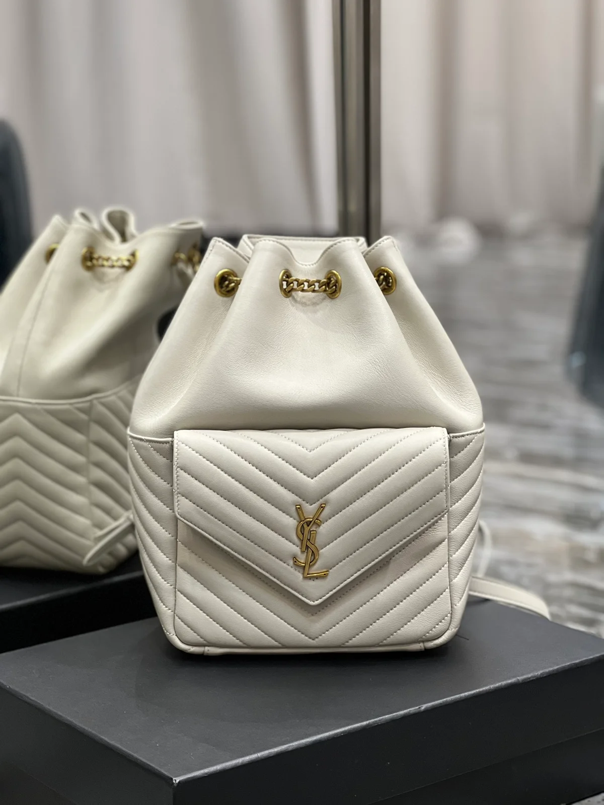 SAINT LAURENT MONOGRAM Y形絎縫小羊皮背包 2 SAINT LAURENT MONOGRAM Y形絎縫小羊皮背包