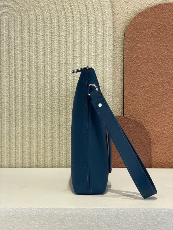 M82813 Atlantic藍色牛皮Takeoff Pouch隨身包：圖片 4