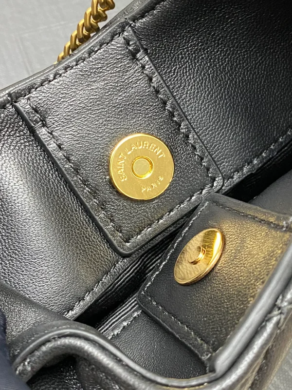 菱形絎縫小羊皮HOBO手袋 | CASSANDRE裝飾：圖片 9
