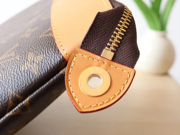 LV Pochette Voyage Souple 手拿包 - Monogram帆布旅行收納系列：圖片 10