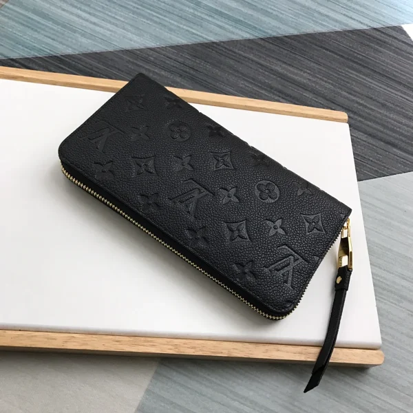 路易威登Monogram Empreinte拉鏈錢包 - 經典與實用並存：圖片 4