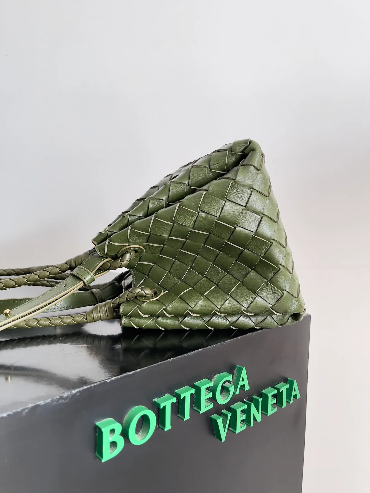 BottegaVeneta抹茶綠Intrecciato編織羊皮斜挎包 3 BottegaVeneta抹茶綠Intrecciato編織羊皮斜挎包