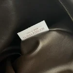Intrecciato編織巧克力棕牛皮革肩背包：圖片 9