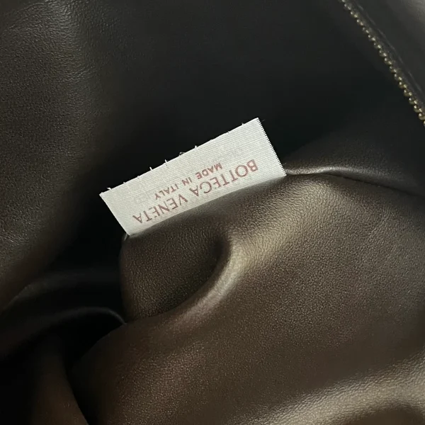 Intrecciato編織巧克力棕牛皮革肩背包：圖片 9