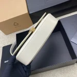 半月形小牛皮單肩包 | 義大利精工 CASSANDRE鉸鏈設計：圖片 5