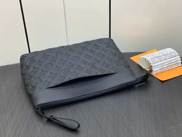LV Pochette Voyage Souple 手拿包 | Monogram Shadow 小牛皮 旅行收納包：圖片 8