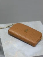CASSANDRE菱格紋小羊皮拉鏈手拿包：圖片 9
