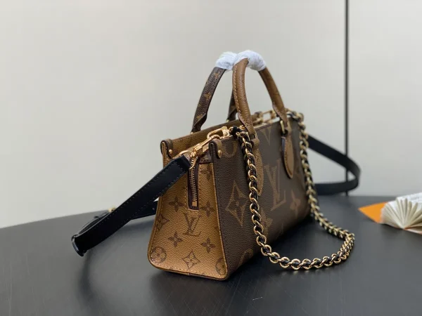 Louis Vuitton OnTheGo East West Chain 包包 - 經典Monogram Giant與多用途設計：圖片 3