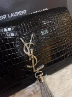 SAINT LAURENT KATE 鱷魚壓紋絨球寶石手袋：圖片 6