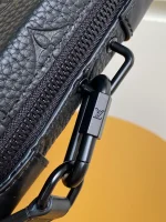 路易威登Soft Trunk Monogram壓花皮革斜挎錢包：圖片 7