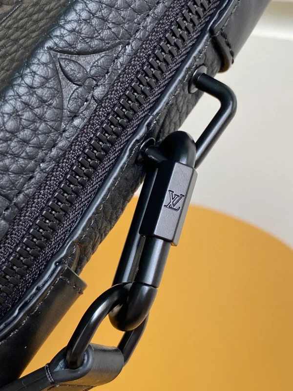 路易威登Soft Trunk Monogram壓花皮革斜挎錢包：圖片 7