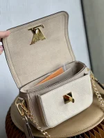 Louis Vuitton Lockme Tender 斜背包 | 粒面小牛皮 | 可拆式雙肩帶設計：圖片 5