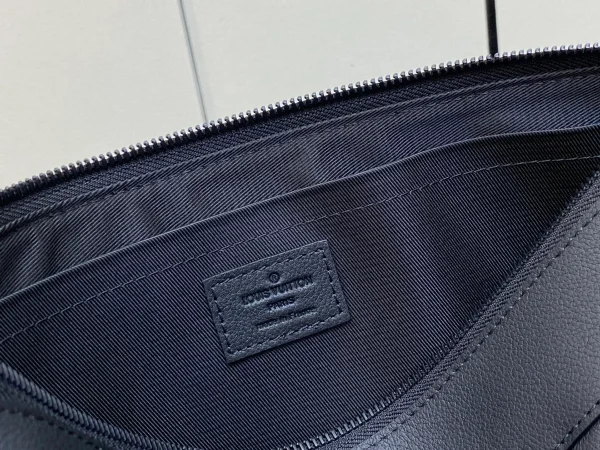 LV Pochette Voyage Souple 手拿包 | Monogram Shadow 小牛皮 旅行收納包：圖片 10