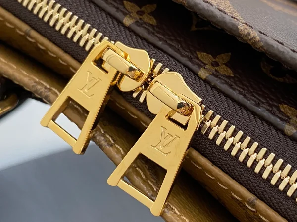 Louis Vuitton OnTheGo East West Chain 包包 - 經典Monogram Giant與多用途設計：圖片 8