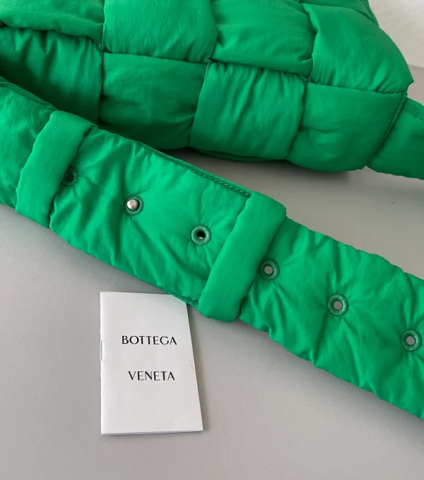 Intreccio編織尼龍斜挎包-鸚鵡綠：圖片 5