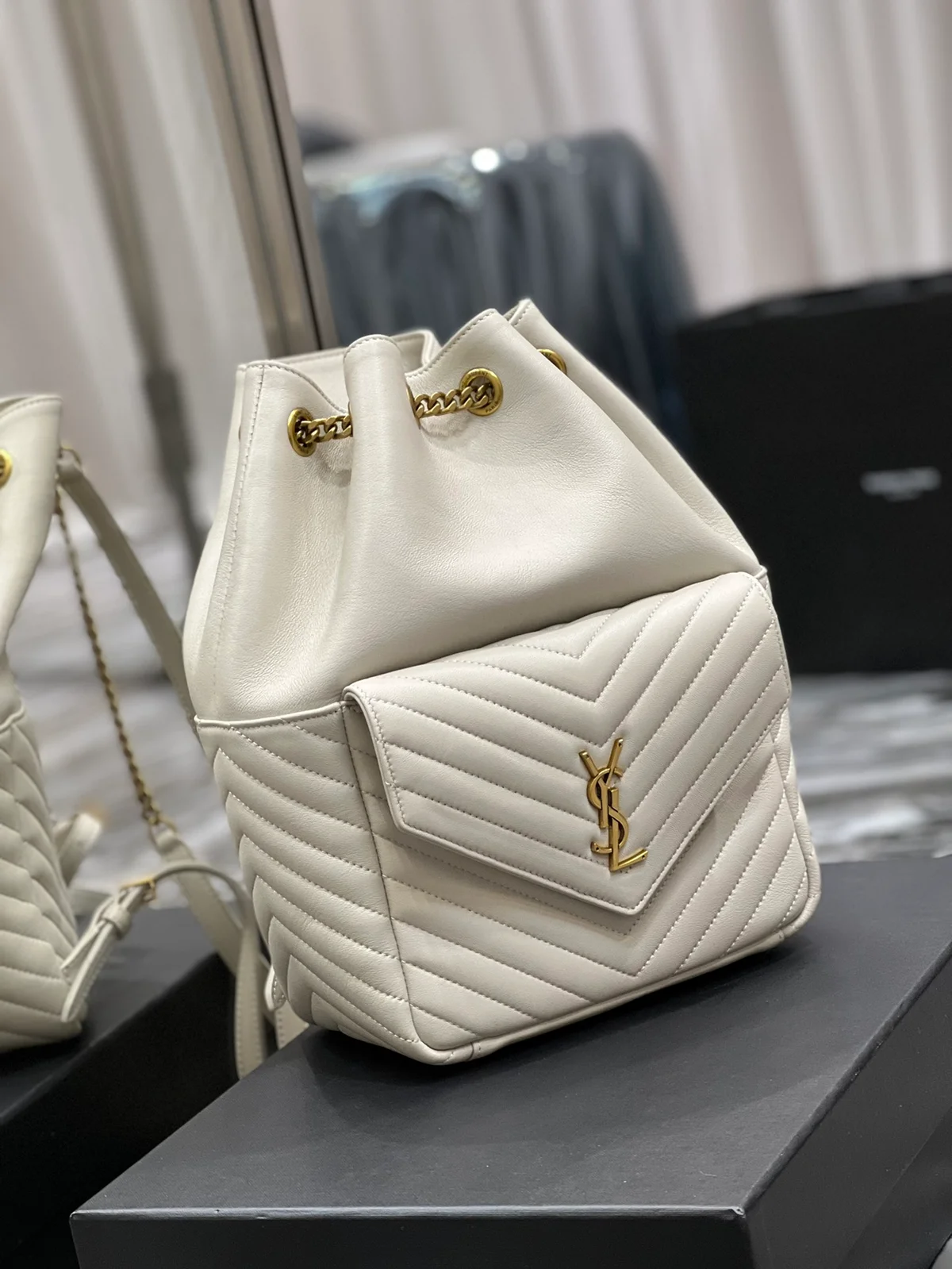 SAINT LAURENT MONOGRAM Y形絎縫小羊皮背包 3 SAINT LAURENT MONOGRAM Y形絎縫小羊皮背包