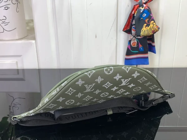Louis Vuitton Discovery 腰包 | Olive綠色Monogram Shadow壓花小牛皮：圖片 5