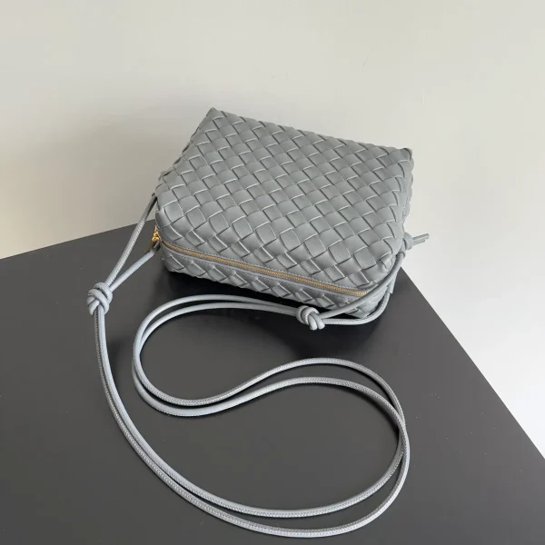 BottegaVenetaIntrecciato編織閃電灰小號斜挎包：圖片 6