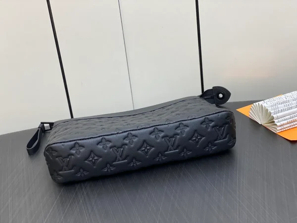 LV Pochette Voyage Souple 手拿包 | Monogram Shadow 小牛皮 旅行收納包：圖片 7