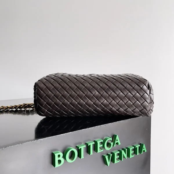 BottegaVenetaIntrecciato編織皮革迷你斜挎手拿包：圖片 4