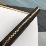 路易威登Monogram帆布拉鏈錢包 - 經典多功能收納設計：圖片 6