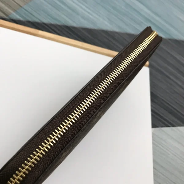 路易威登Monogram帆布拉鏈錢包 - 經典多功能收納設計：圖片 6