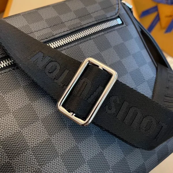 Louis Vuitton District PM 郵差包 - Damier Graphite 經典重塑：圖片 8