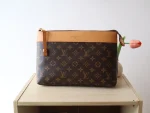 LV Pochette Voyage Souple 手拿包 - Monogram帆布旅行收納系列：圖片 2